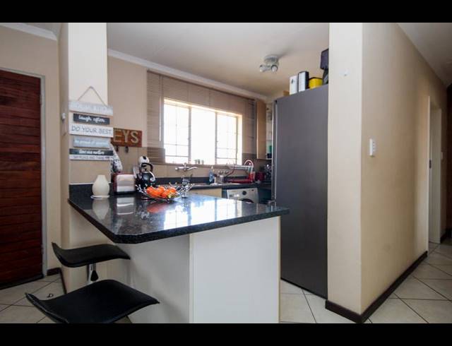 2 BEDROOM TOWNHOUSE FOR SALE IN MONAVONI